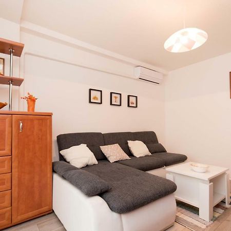Apartman Lux ดารูวาร์ ภายนอก รูปภาพ