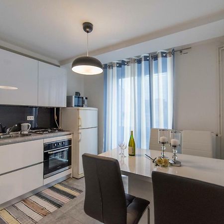Apartman Lux ดารูวาร์ ภายนอก รูปภาพ
