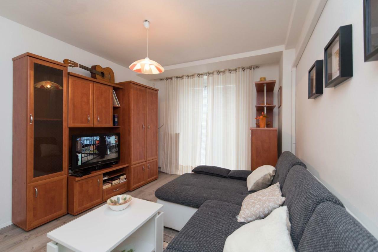 Apartman Lux ดารูวาร์ ภายนอก รูปภาพ