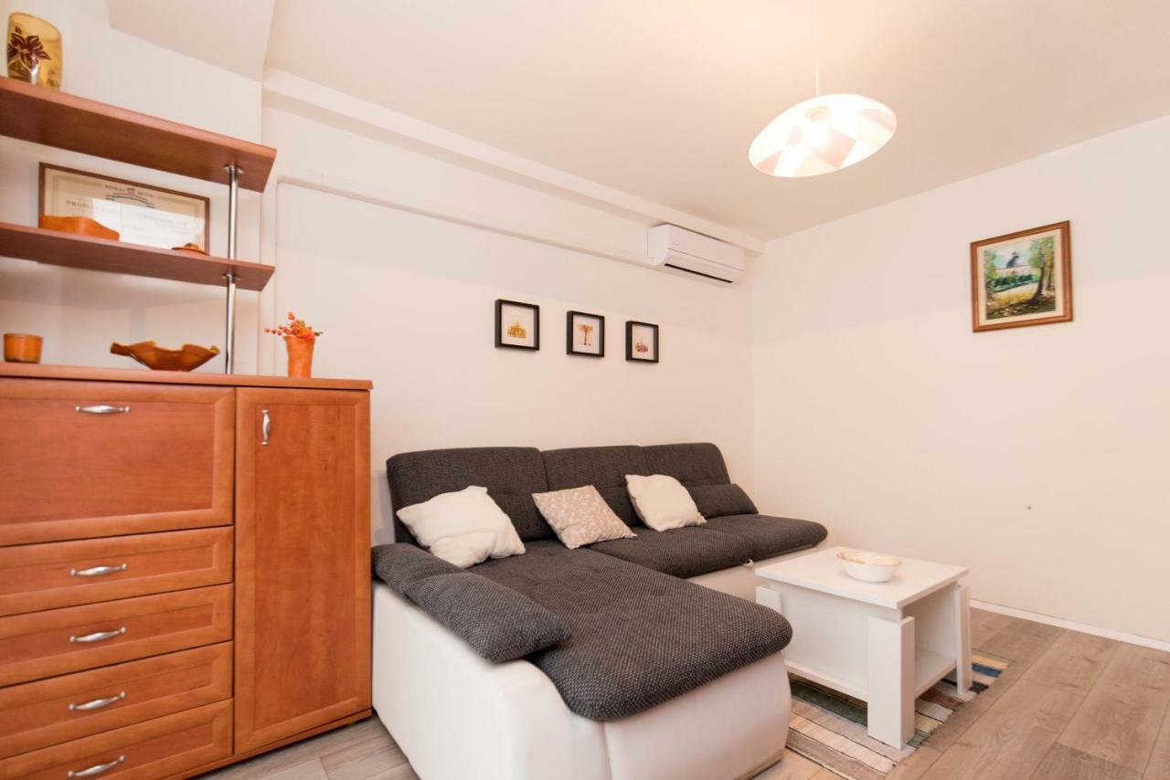 Apartman Lux ดารูวาร์ ภายนอก รูปภาพ